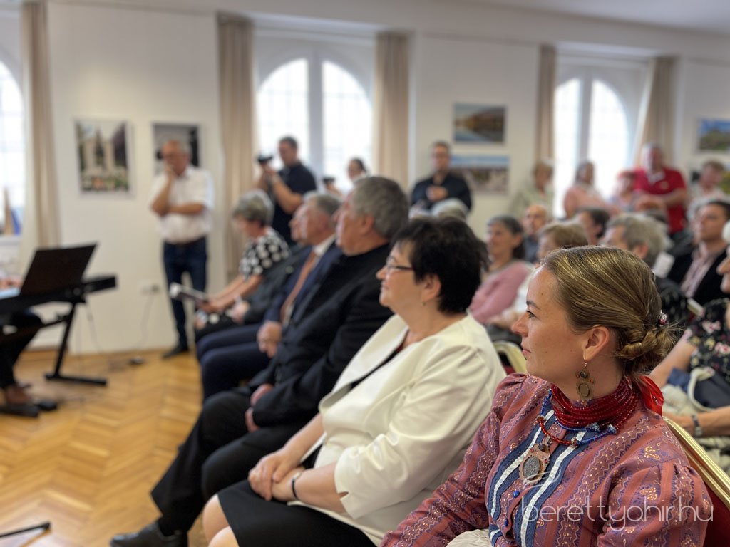 Tájak és emberek - kiállításmegnyitó04